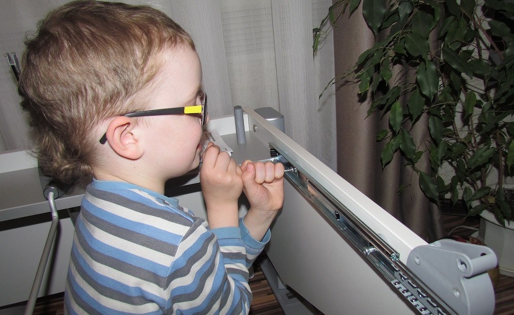 Наш помощник при сборке стола Winner Compact от moll