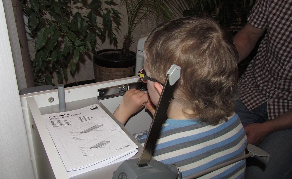 Наш помощник при сборке стола Winner Compact от moll