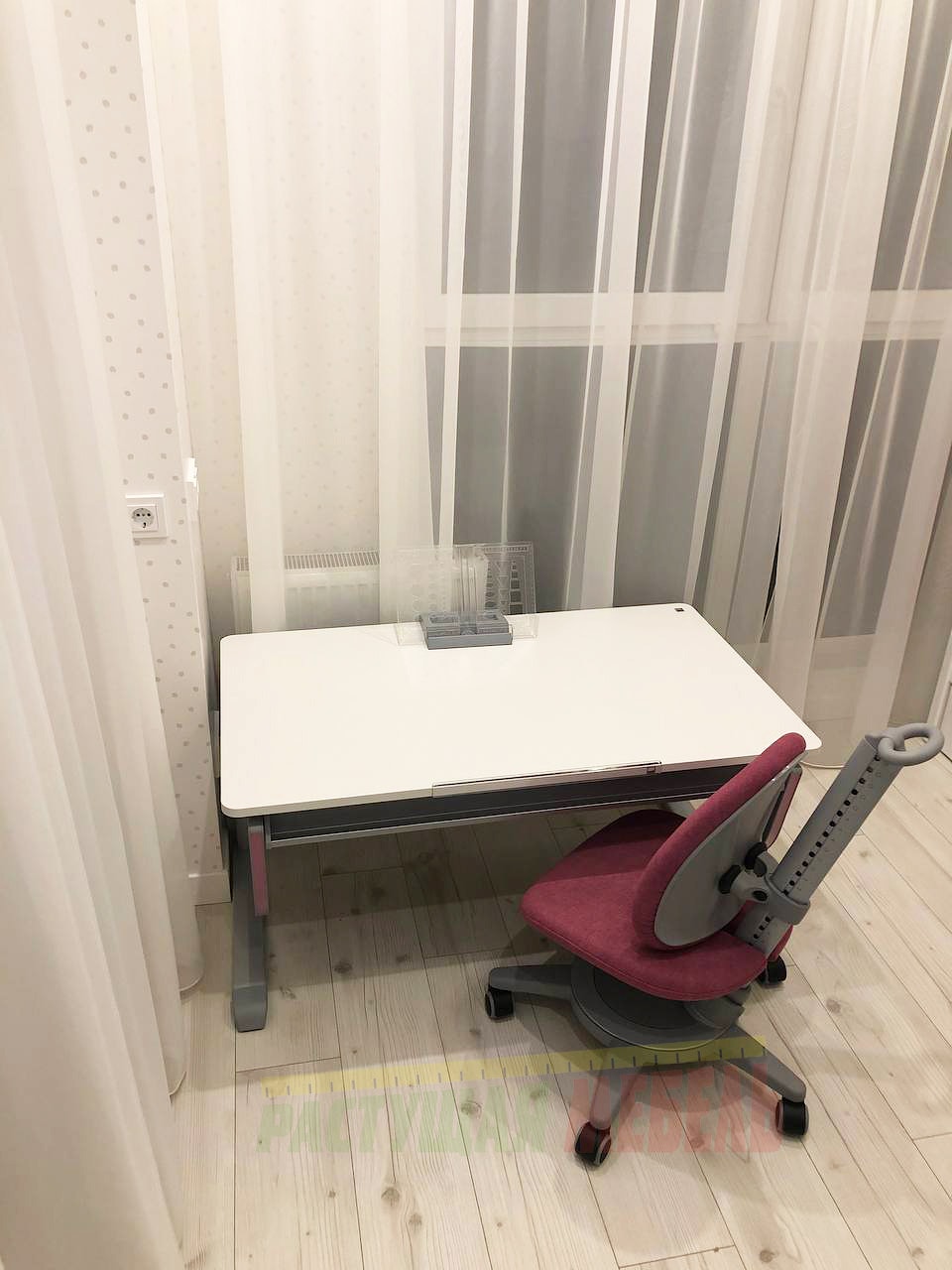 Растущая парта moll Joker 2020 и стул moll Maximo