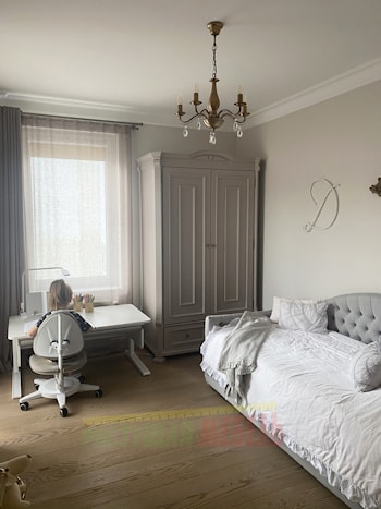 Регулируемая растущая парта moll Champion, стул moll Maximo и лампа moll Flexlight